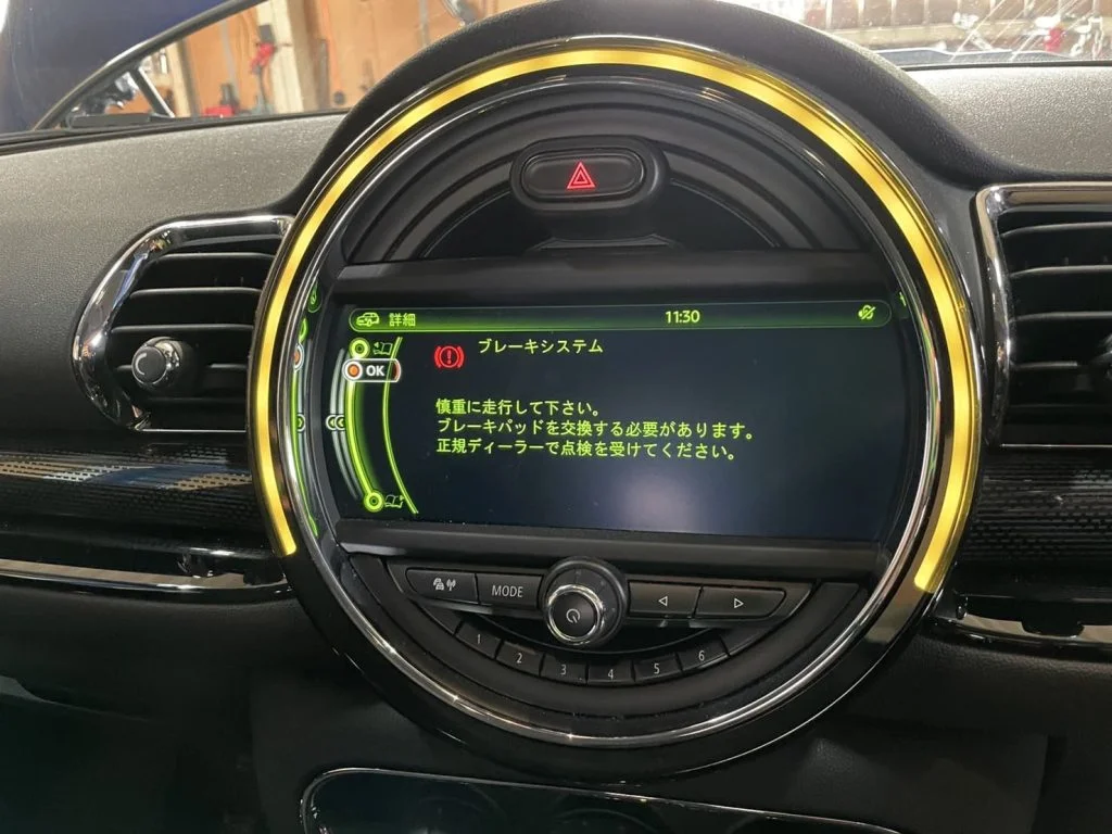 警告灯が点灯しているMINI F54 クーパーD