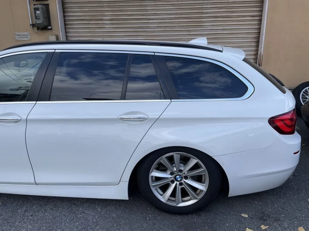 エアサスの不具合により車高が落ちているBMW 5シリーズ F11