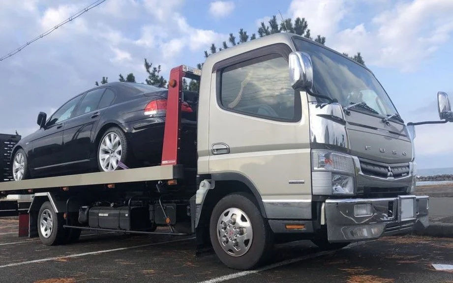 事故車や不動車をレッカー車でお引き取りいたします