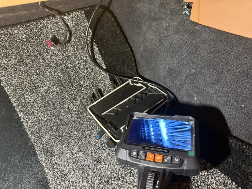 ファイバースコープでエバポレーターを点検