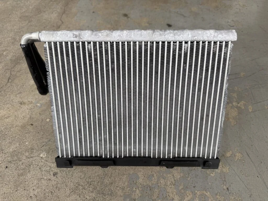 BMW 7シリーズ G11 740iの純正エバポレーター