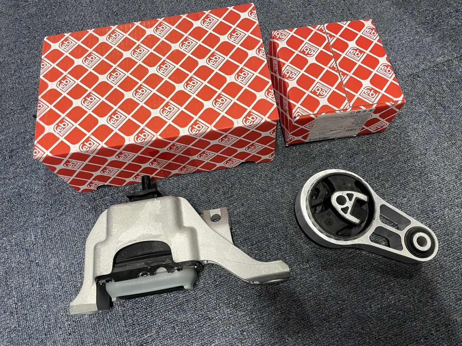 Febi製エンジンマウントのパッケージ