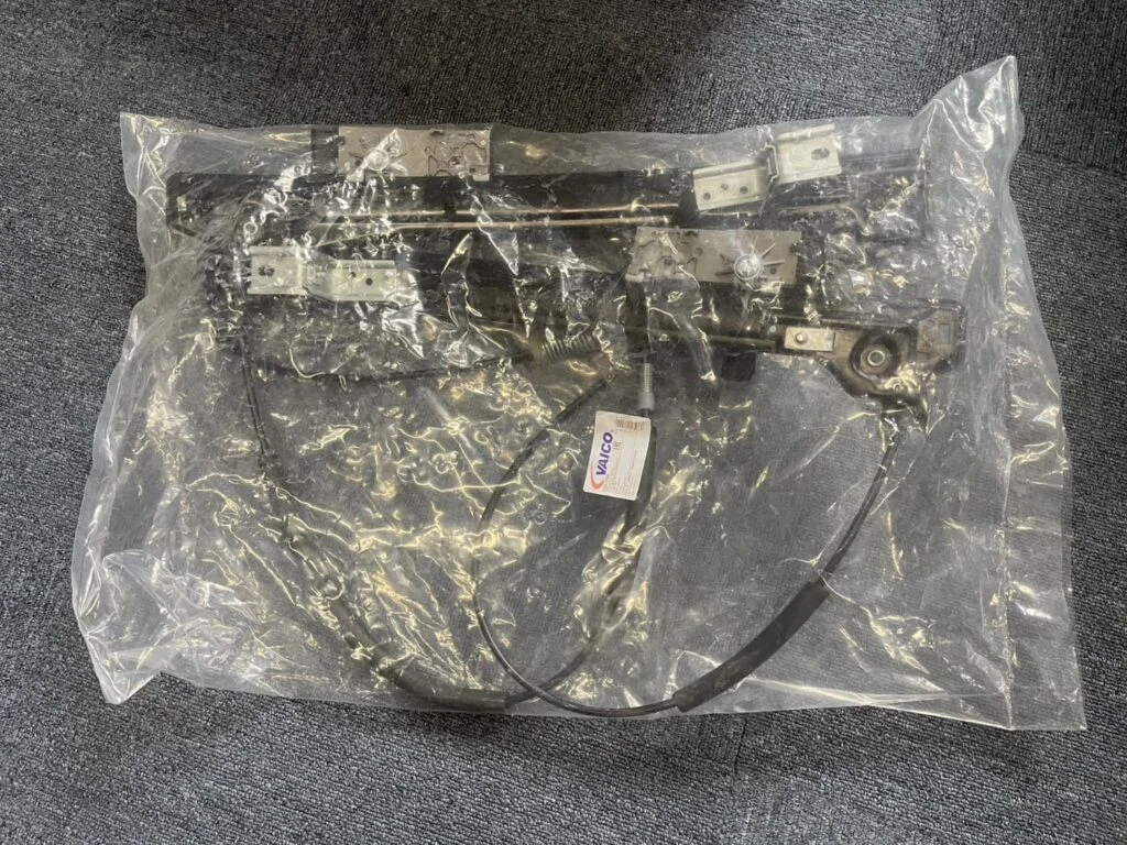 VAICO製パワーウインドウレギュレーター