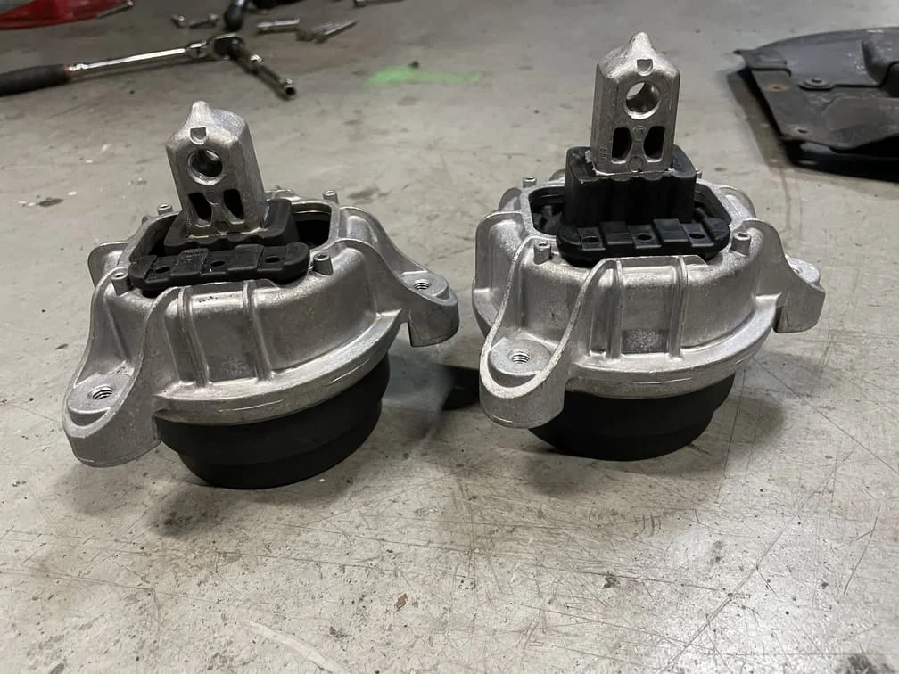 BMW 5シリーズ F10 523iのエンジンマウント交換前後比較