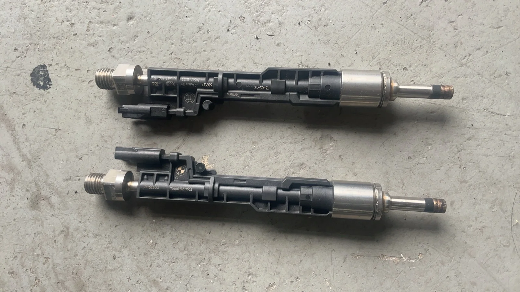 取り外した純正部品のインジェクター