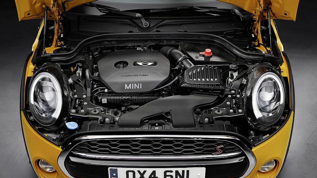 【MINIの修理/点検】ミニクーパーS R53がエンジンマウントの劣化で停車中に振動