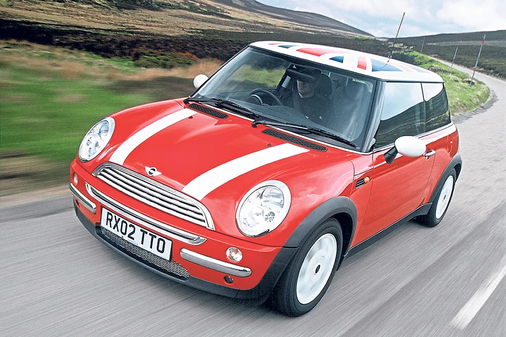 今回、整備をするMINIクーパー R50