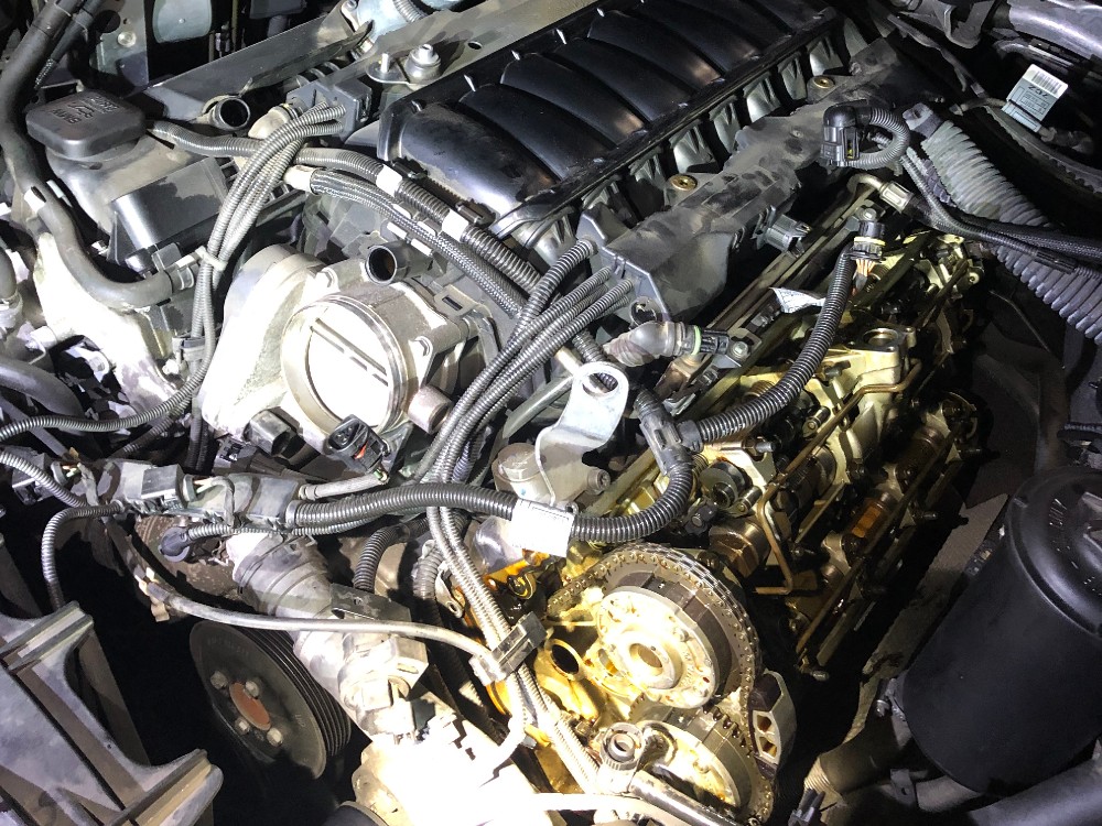 【BMWの修理/点検】BMW E66 7シリーズ 750Liのエンジンのオイル漏れ