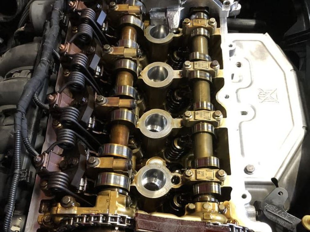 タイミングチェーン周辺のエンジン内部