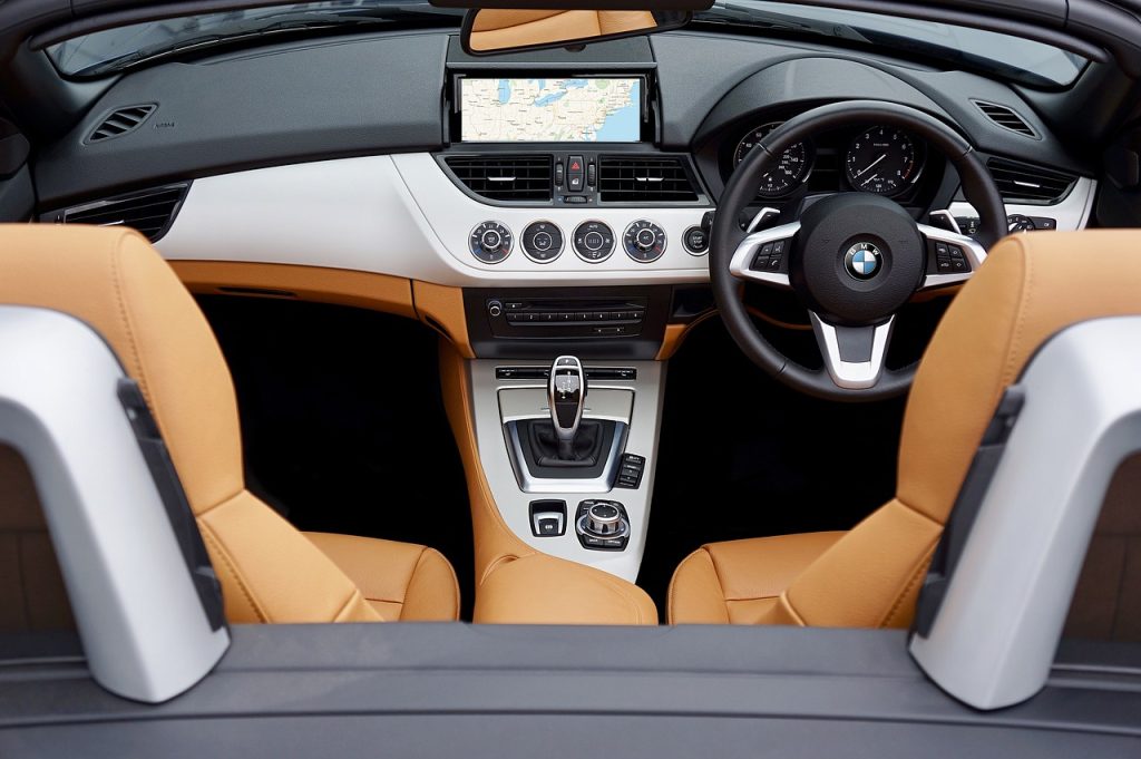 BMWの中古車を購入する際の内装のプラスチック類の注意点