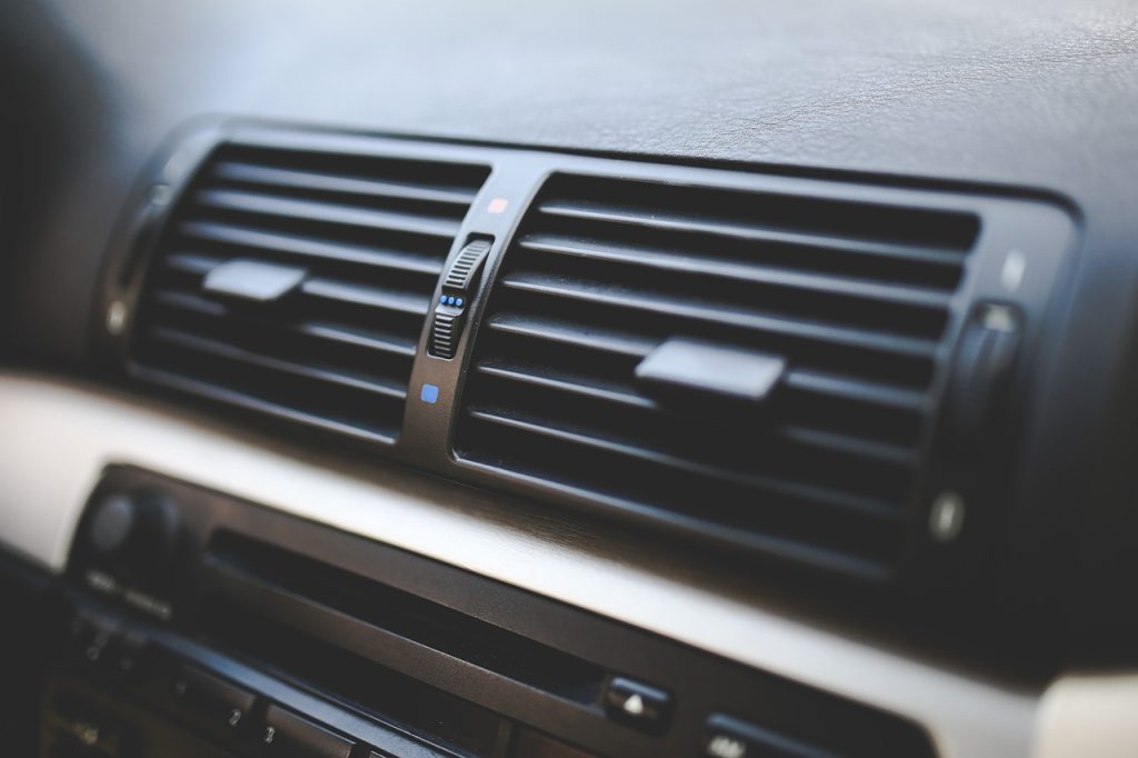 BMWの中古車を購入する際の内装のエアコン関連の注意点