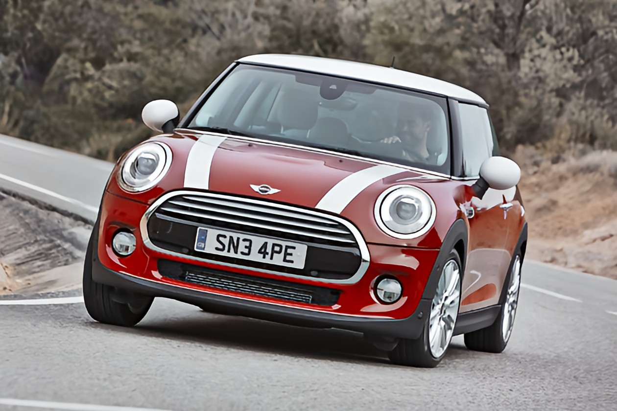 今回、整備をするMINI F56 クーパー