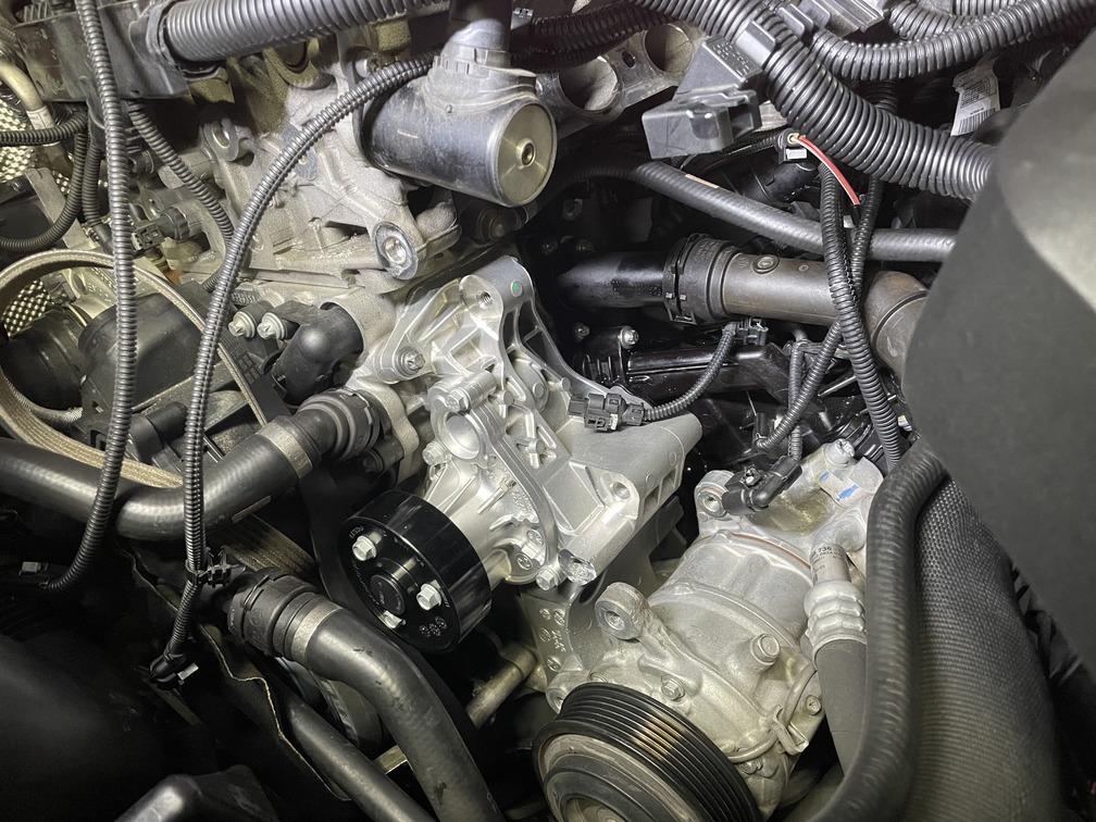 【BMWの修理/点検】BMW 1シリーズ F20 118iのエンジン冷却水漏れ