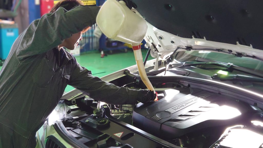 【BMWメンテナンス】BMWのエンジンオイル交換の必要性と整備士がおすすめするエンジンオイル