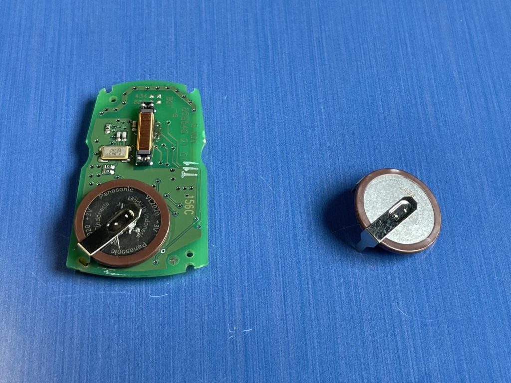 【BMWの修理/点検】BMW 1シリーズ E87 120iのリモコンキーが反応しない！鍵の蓄電池交換でリセット