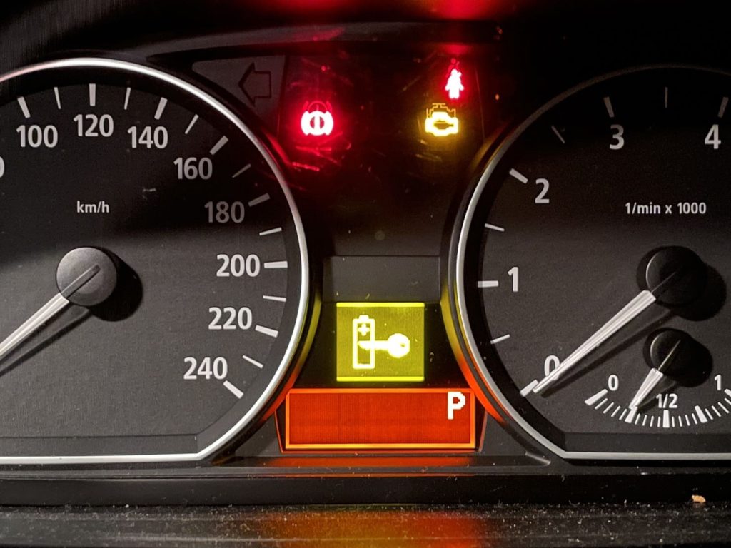 BMWのメーターに警告灯が表示されていた場合の対処法