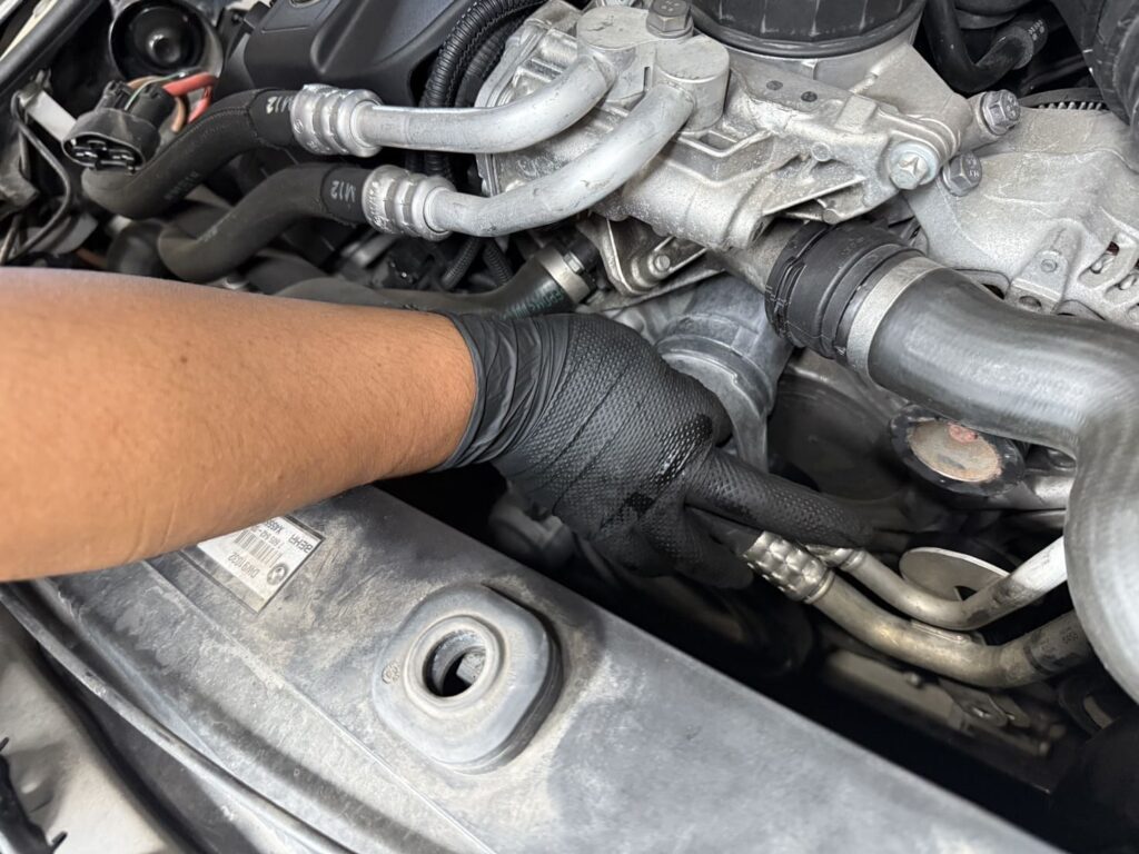 ベルトテンショナー取り付け