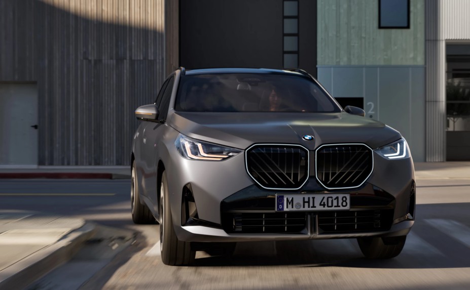 【BMWリコール】BMW X3 20 xDrive他 リアシートヘッドレストの製造不良により後部座席乗員の頭部を十分に保護できないおそれ